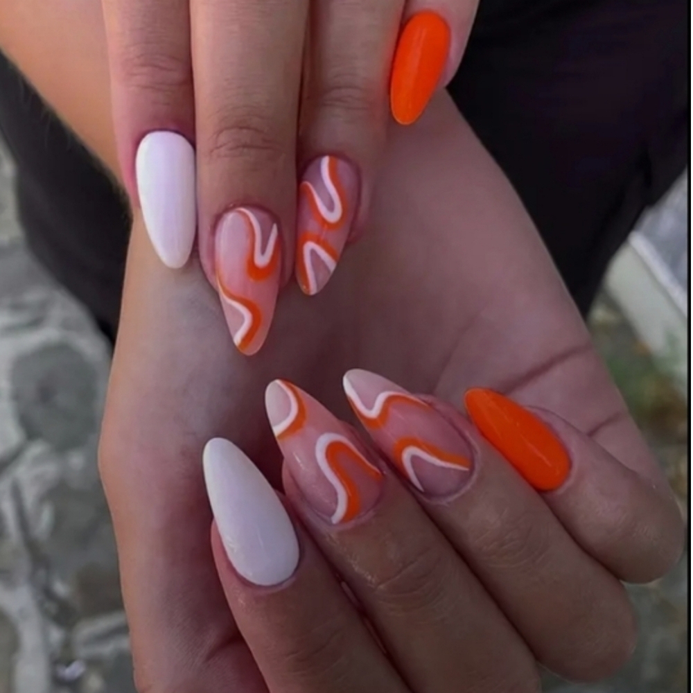24 Pieces Fake press on nails